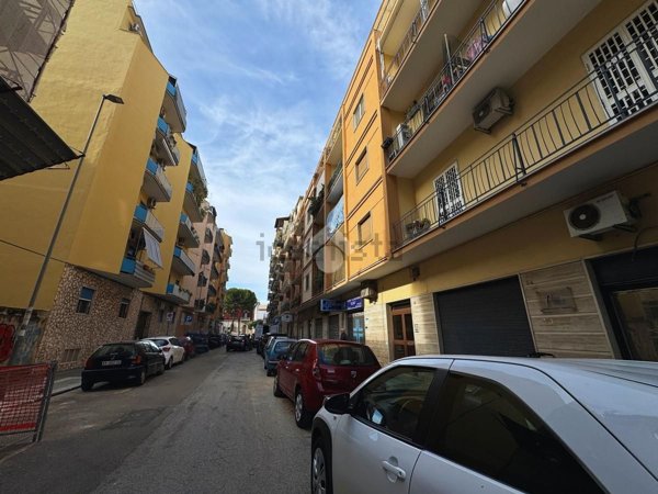 locale commerciale in vendita a Bari in zona Carrassi