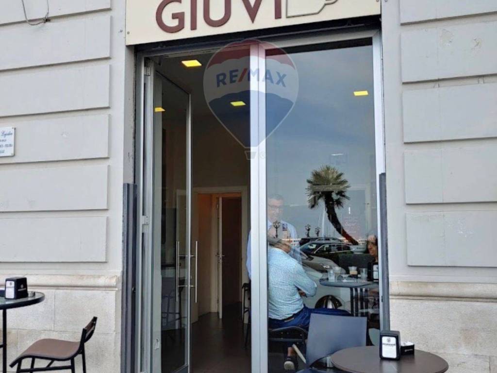 negozio in vendita a Bari in zona Murat