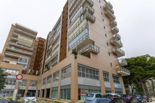 negozio in vendita a Bari in zona Japigia