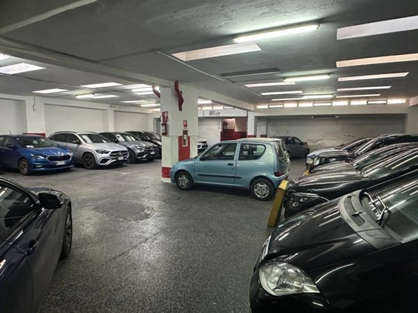 negozio in vendita a Bari in zona Murat