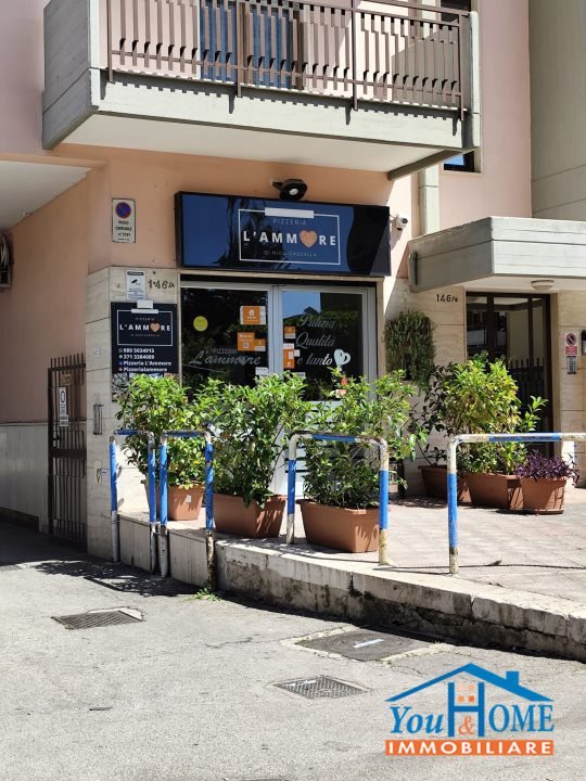 locale commerciale in vendita a Bari in zona Carbonara