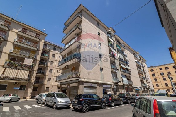 locale di sgombero in vendita a Bari in zona Japigia