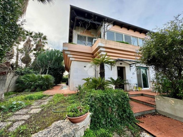 casa indipendente in vendita a Bari in zona Carbonara