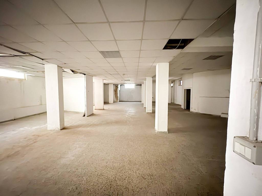 negozio in vendita a Bari in zona Poggiofranco