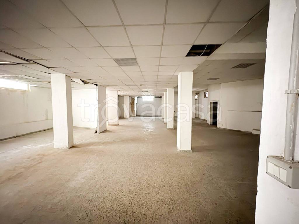 negozio in vendita a Bari in zona Poggiofranco