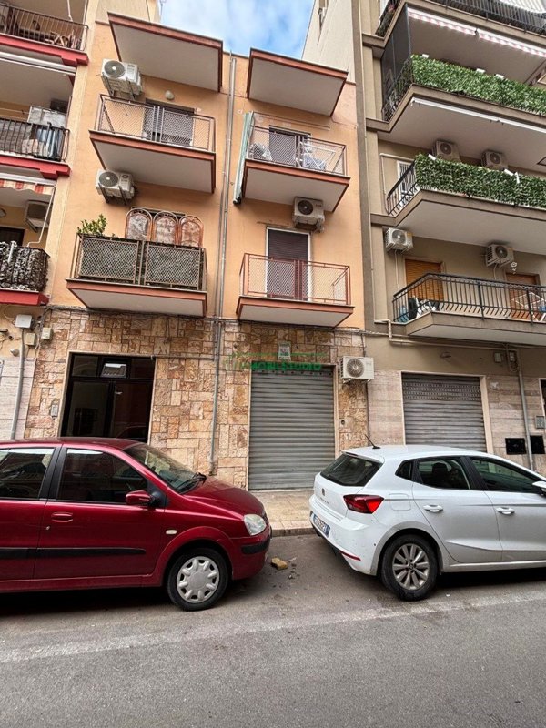 negozio in vendita a Bari in zona Carrassi