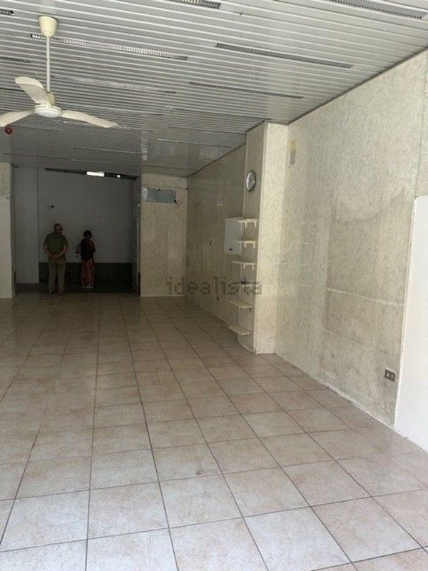 locale commerciale in vendita a Bari