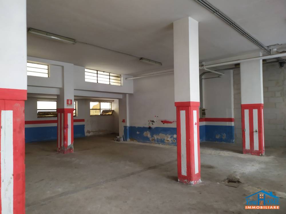 negozio in vendita a Bari in zona Carrassi