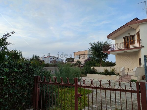 casa indipendente in vendita a Bari in zona Torre a Mare