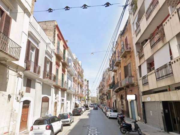 negozio in vendita a Bari in zona Murat