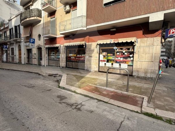 negozio in vendita a Bari in zona Carrassi