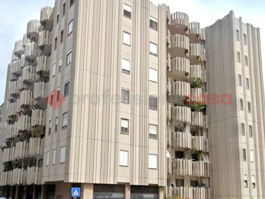 ufficio in vendita a Bari in zona Carrassi