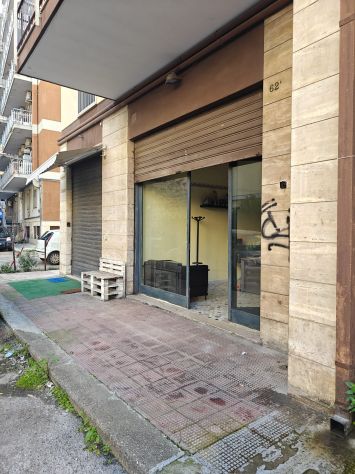 locale commerciale in vendita a Bari in zona Poggiofranco