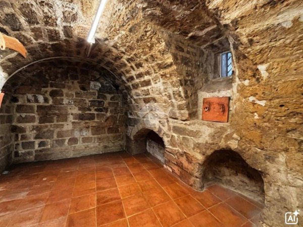 locale di sgombero in vendita a Bari in zona Città Vecchia