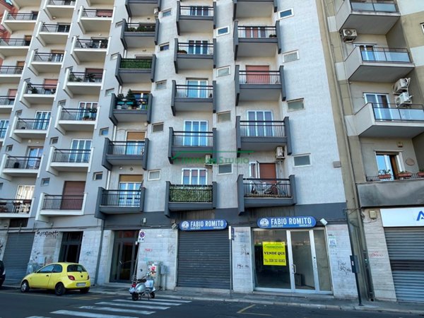 negozio in vendita a Bari in zona Palese/Macchie