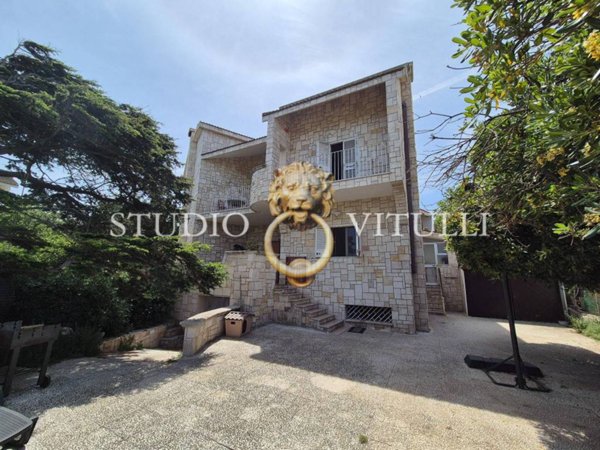 casa indipendente in vendita a Bari in zona Fesca