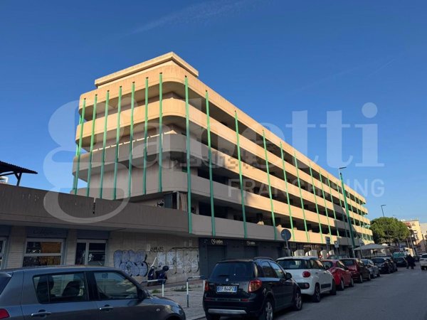 locale commerciale in vendita a Bari in zona Picone