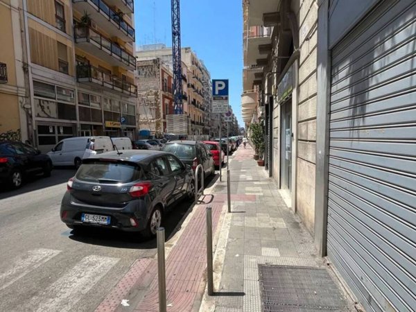 negozio in vendita a Bari in zona Madonnella