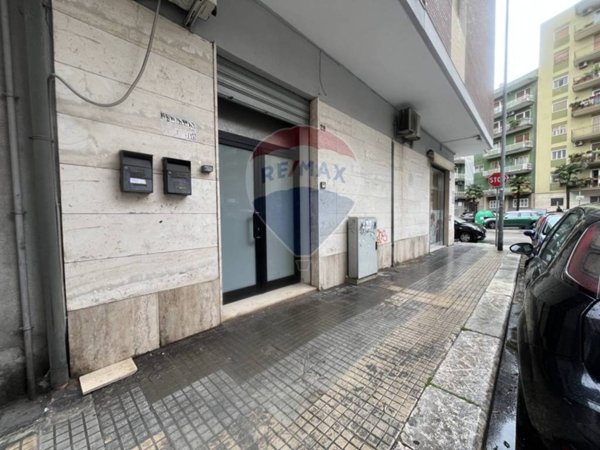 locale commerciale in vendita a Bari in zona Picone