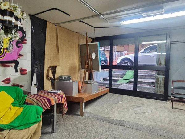 negozio in vendita a Bari in zona Carrassi