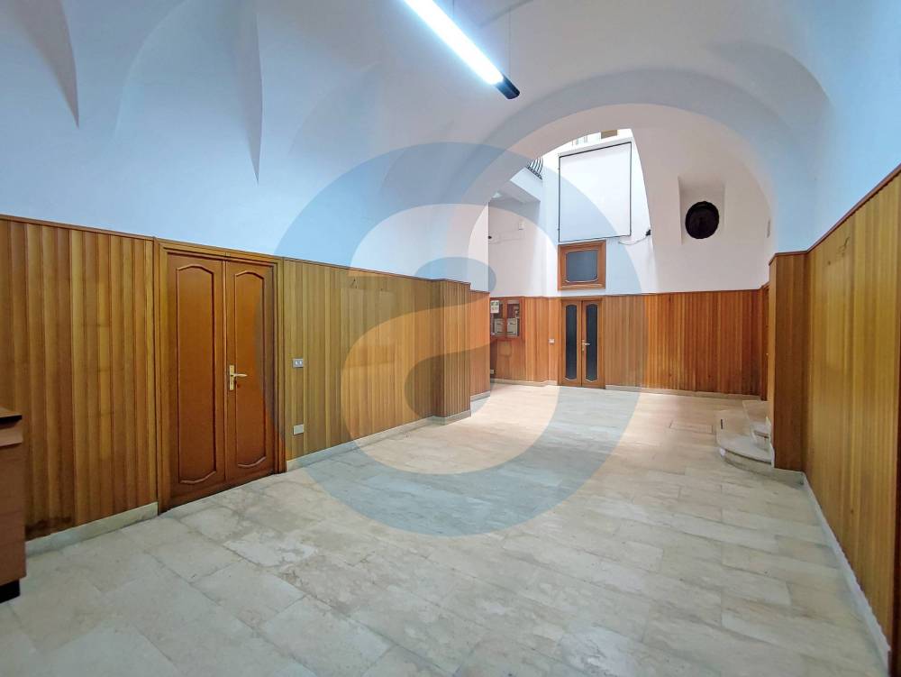 negozio in vendita a Bari in zona Città Vecchia