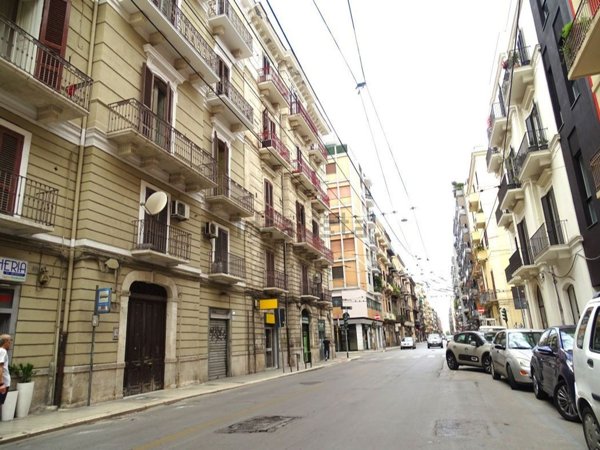 negozio in vendita a Bari in zona Murat