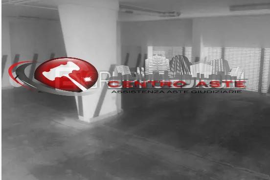 locale di sgombero in vendita a Bari in zona San Pasquale