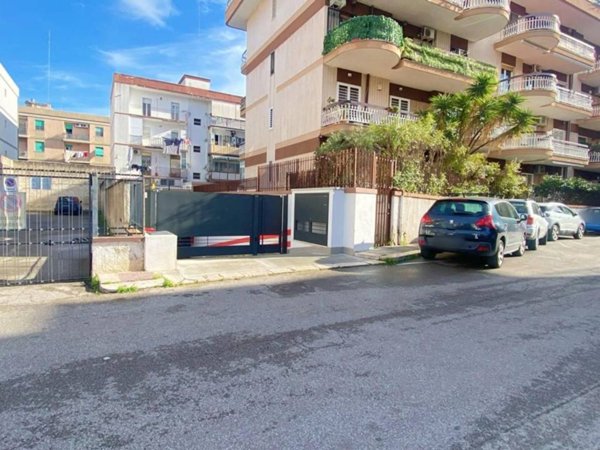 negozio in vendita a Bari in zona Poggiofranco