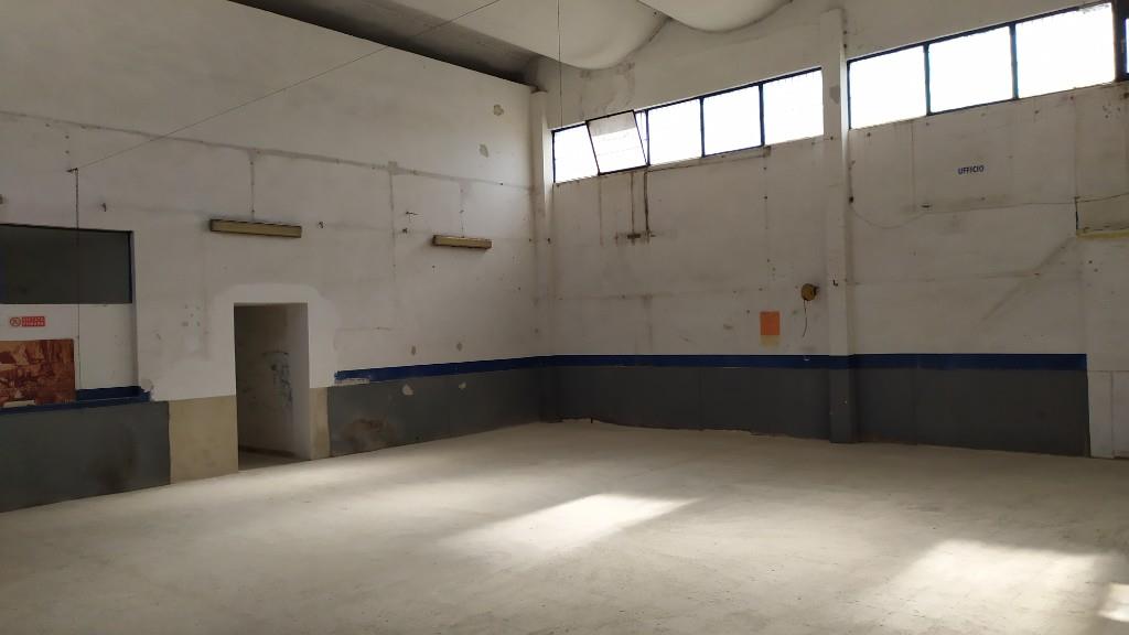 locale commerciale in vendita a Bari in zona Libertà