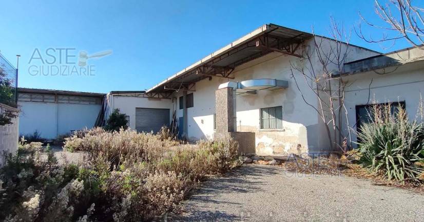 locale commerciale in vendita a Bari in zona Poggiofranco