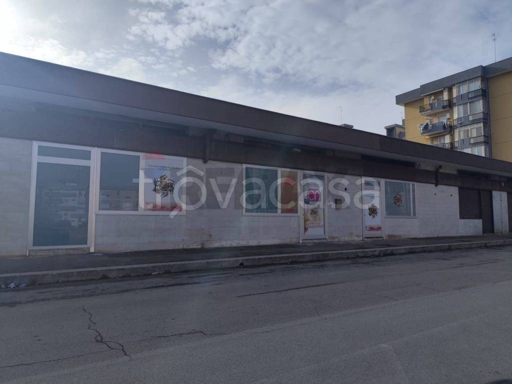negozio in vendita a Bari in zona Japigia