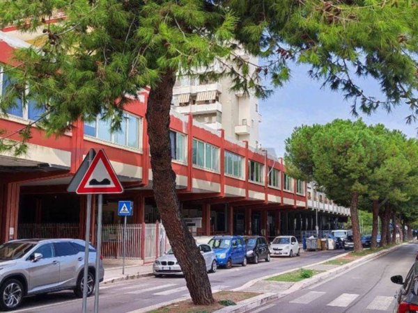 ufficio in vendita a Bari in zona Poggiofranco