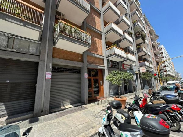 negozio in vendita a Bari in zona Libertà