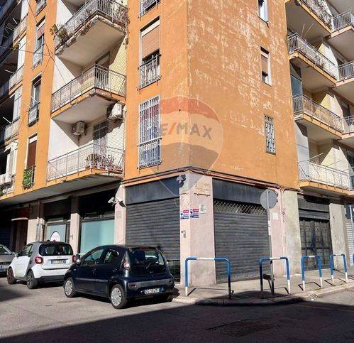 negozio in vendita a Bari in zona Libertà