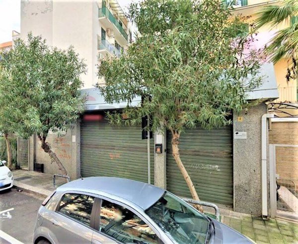 negozio in vendita a Bari in zona Carrassi