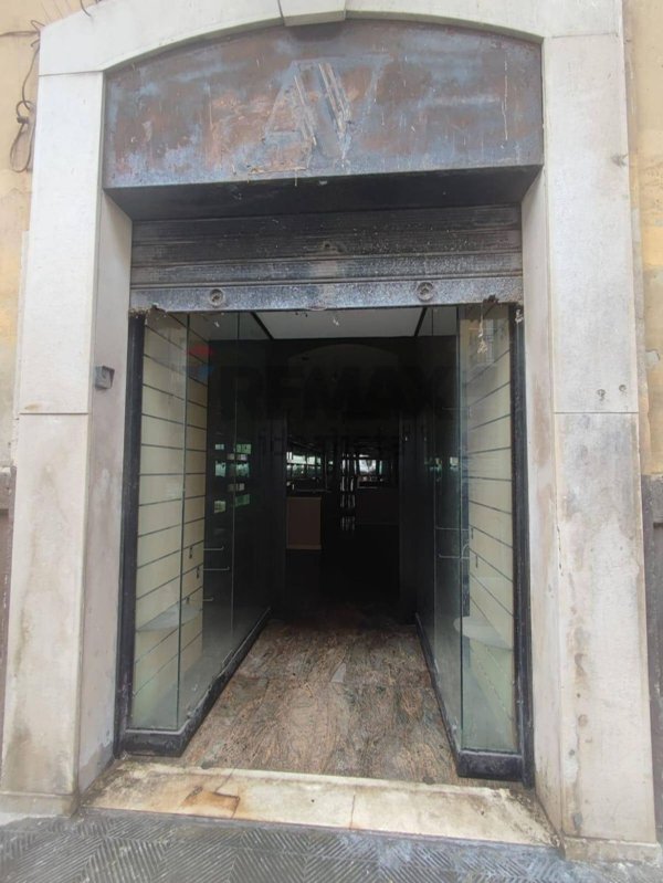 locale commerciale in vendita a Bari in zona Libertà