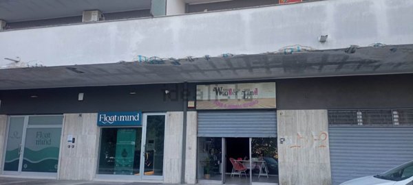 locale commerciale in vendita a Bari in zona Poggiofranco