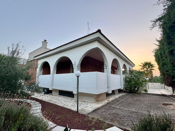 casa indipendente in vendita a Bari in zona Palese/Macchie