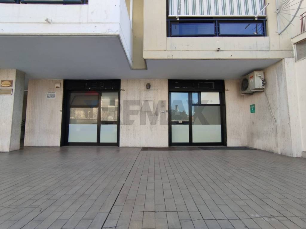 negozio in vendita a Bari in zona Carbonara