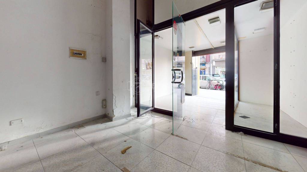 negozio in vendita a Bari in zona Poggiofranco