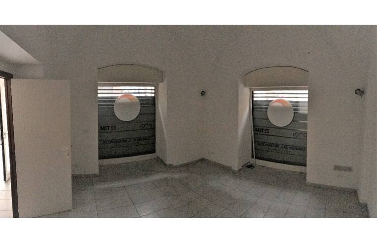 negozio in vendita a Bari in zona Murat