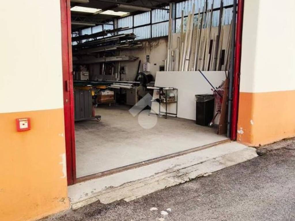 locale commerciale in vendita a Bari in zona San Pasquale