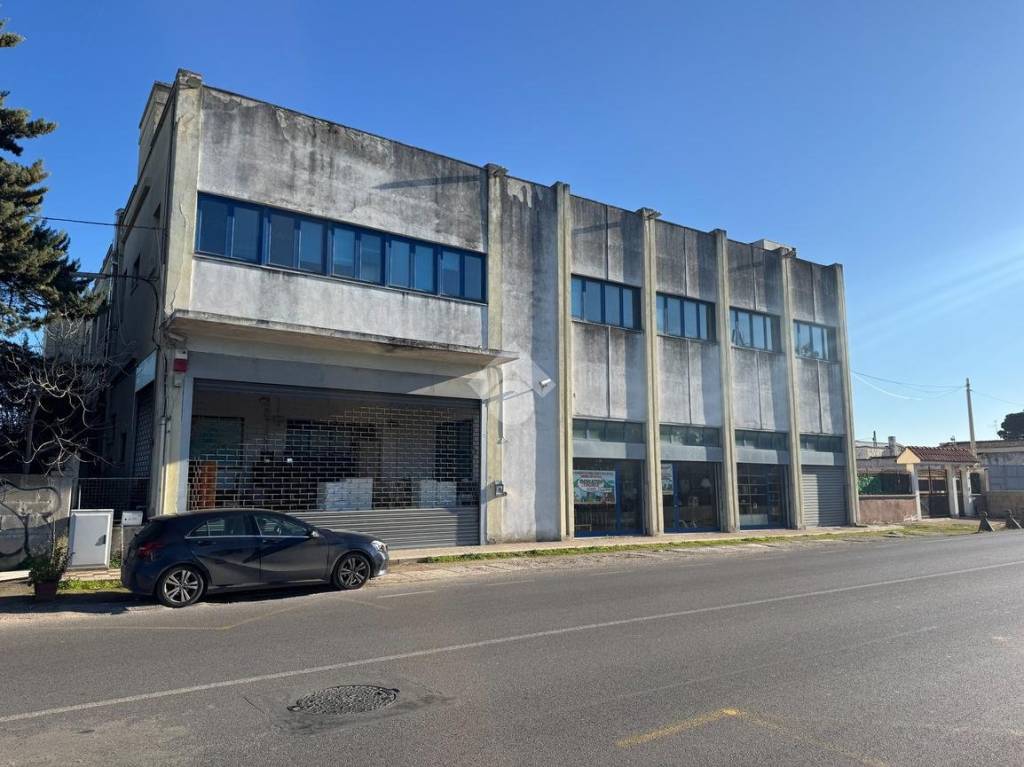 locale commerciale in vendita a Bari in zona Stanic