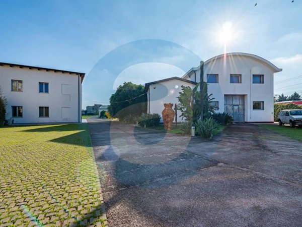 locale commerciale in vendita a Bari in zona San Giorgio