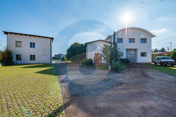 negozio in vendita a Bari in zona Japigia