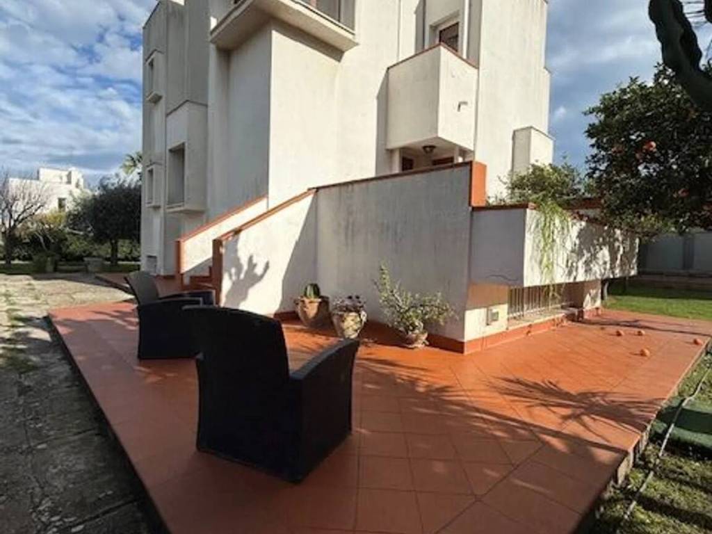 casa indipendente in vendita a Bari in zona Torre a Mare