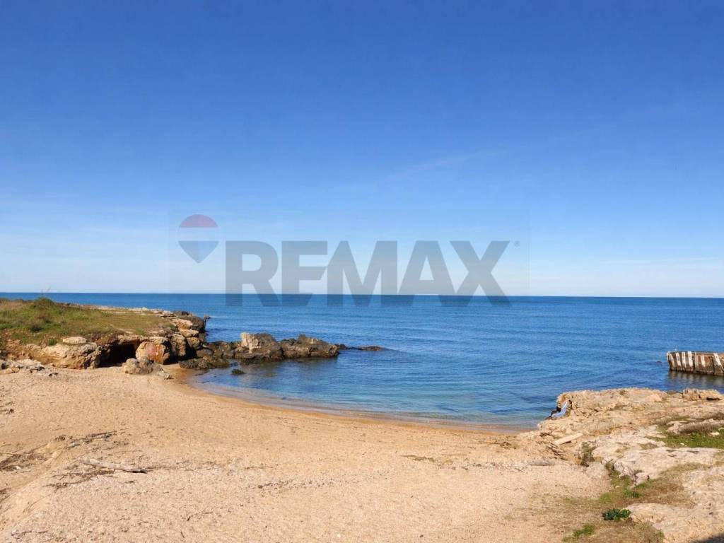 casa indipendente in vendita a Bari in zona Torre a Mare