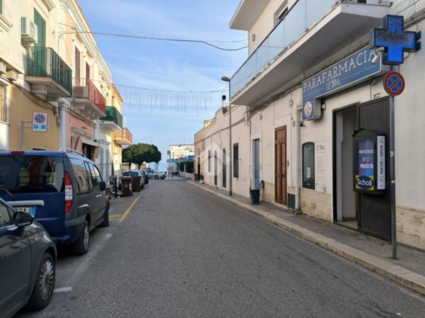 negozio in vendita a Bari in zona Torre a Mare
