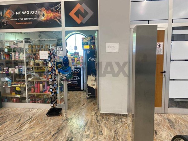 negozio in vendita a Bari in zona Murat