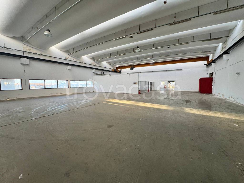 capannone in vendita a Bari in zona Stanic